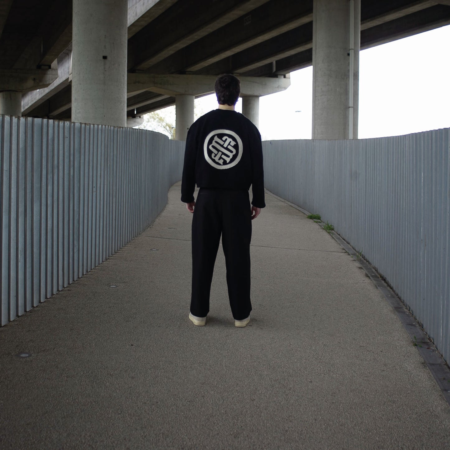 "QUALITATE" DISTRESSED JERSEY