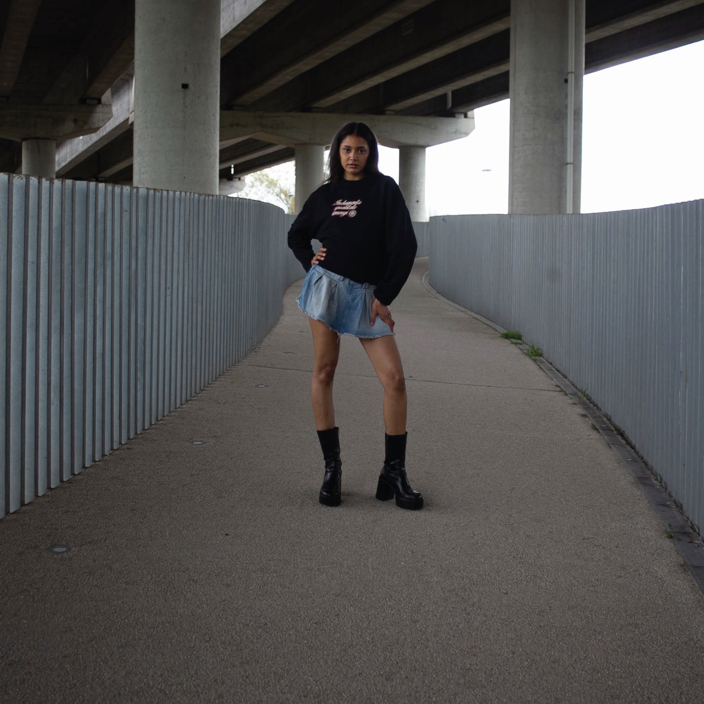 "QUALITATE" DISTRESSED JERSEY