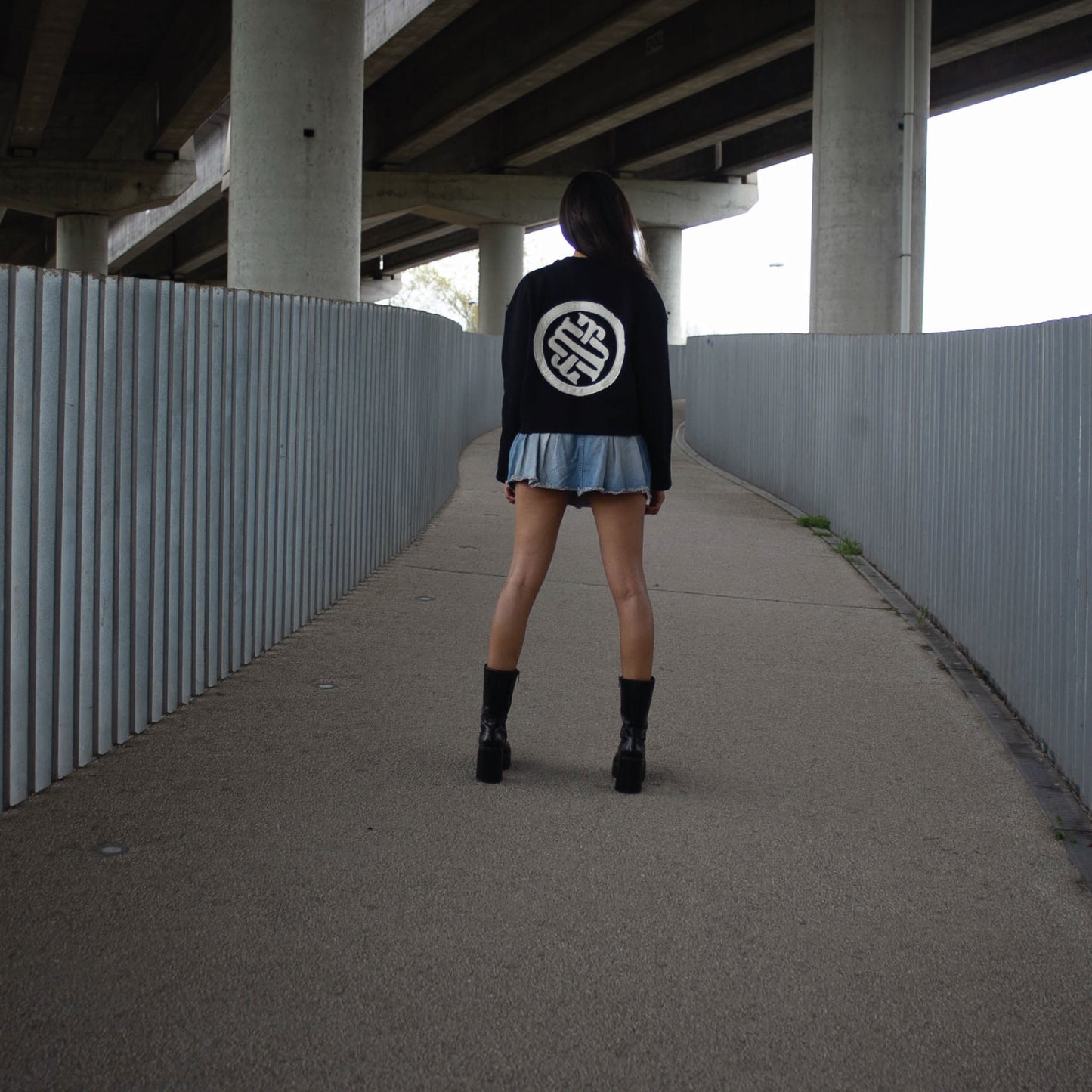 "QUALITATE" DISTRESSED JERSEY
