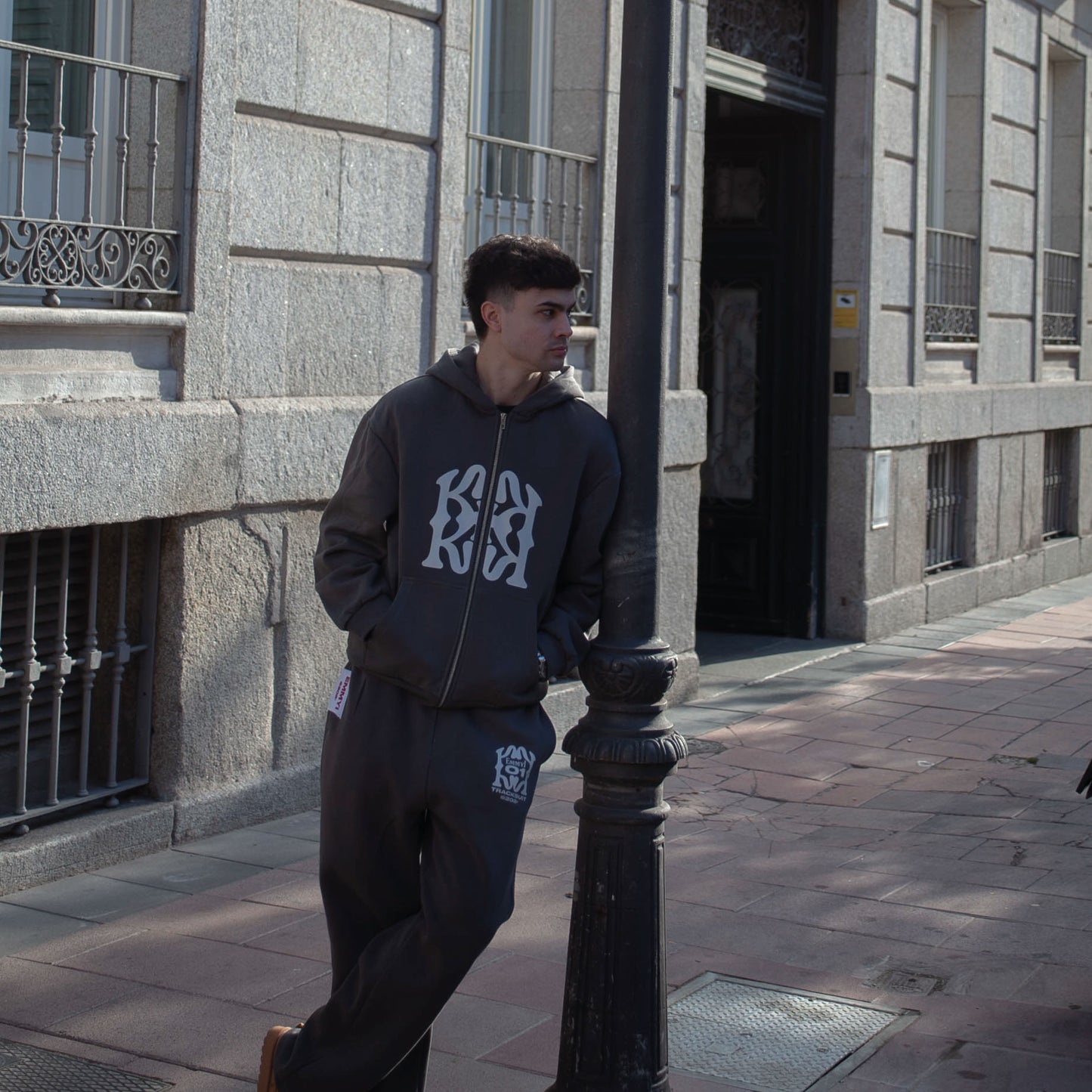 PANTALÓN TRACKSUIT 01