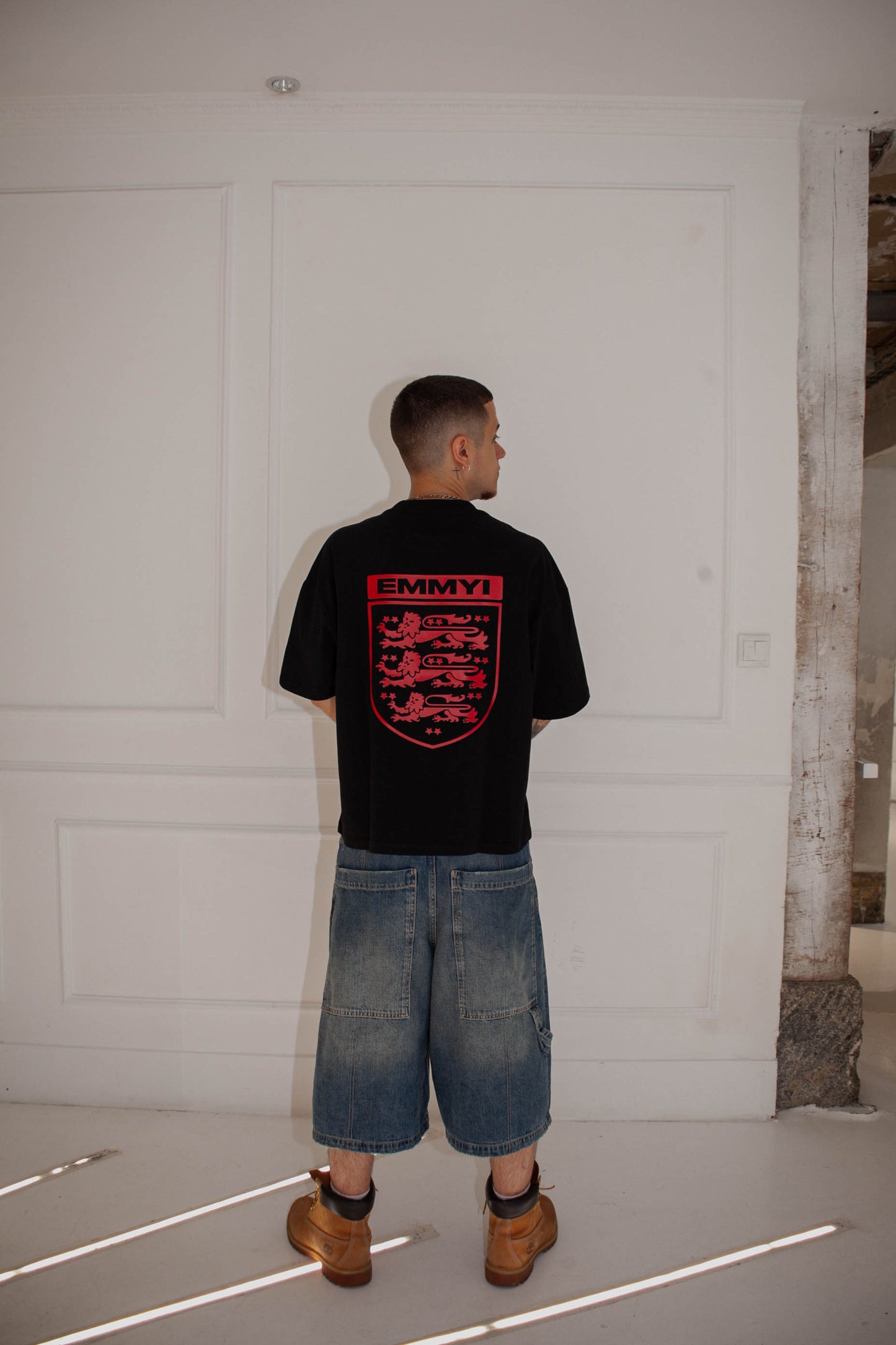 CAMISETA BOXY "RED LIONS"